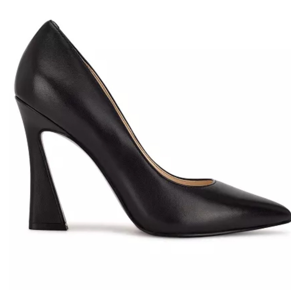 Elegant Black Women's Leather Pump. Perfect for Office or Night Out. Sz 9